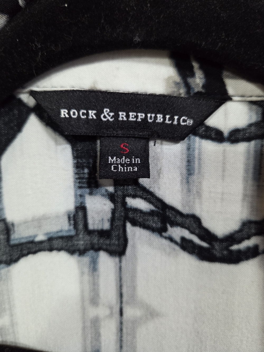 Rock & Republic Sheer Geometric Print Button Front Blouse Black White Size Small - Picture 6 of 6
